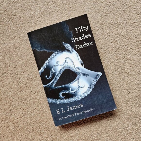 Full Set of Fifty Shades of Grey, Darker & Freed by E. L. James - Paperback‎ - Picture 3 of 14